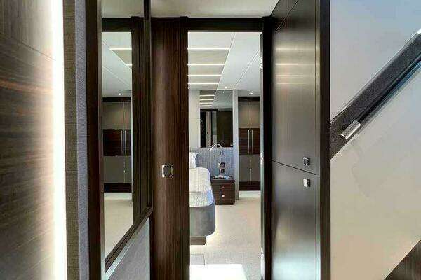 Sunseeker Flybridge Yacht For Sale