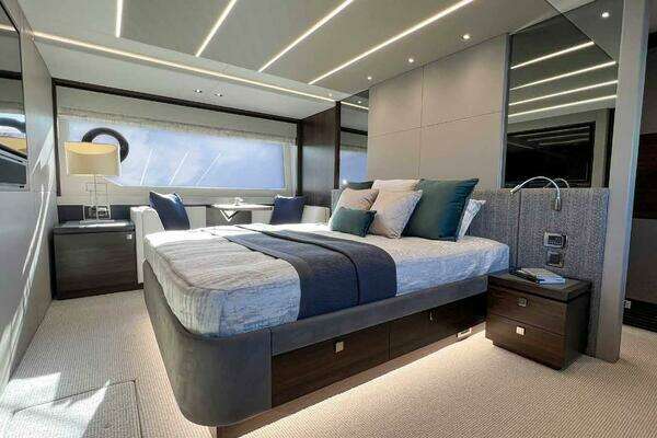 Sunseeker Flybridge Yacht For Sale