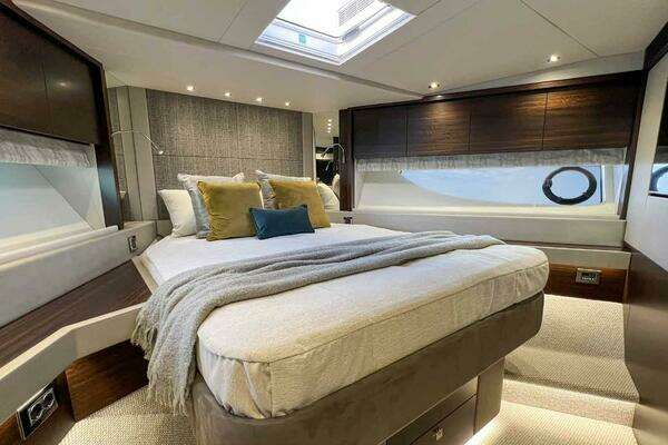 Sunseeker Flybridge Yacht For Sale