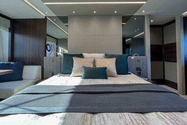 Sunseeker Flybridge Yacht For Sale