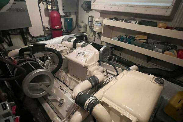 Hatteras 61 CPMY Yacht For Sale