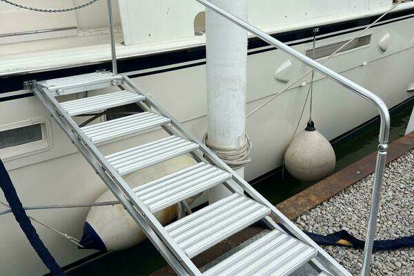 Hatteras 61 CPMY Yacht For Sale