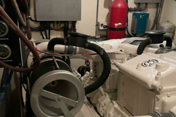 Hatteras 61 CPMY Yacht For Sale
