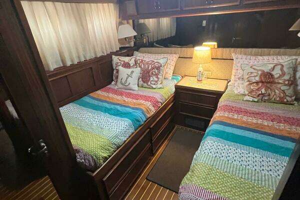 Hatteras 61 CPMY Yacht For Sale
