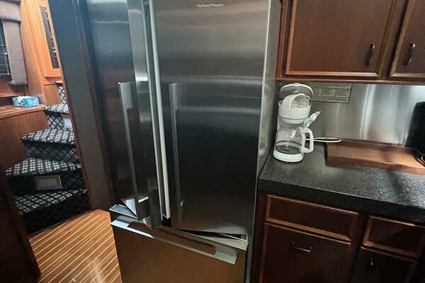 61ft Hatteras Yacht For Sale