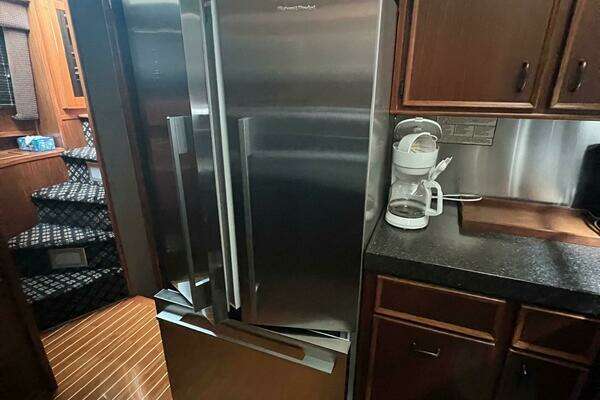 Hatteras 61 CPMY Yacht For Sale
