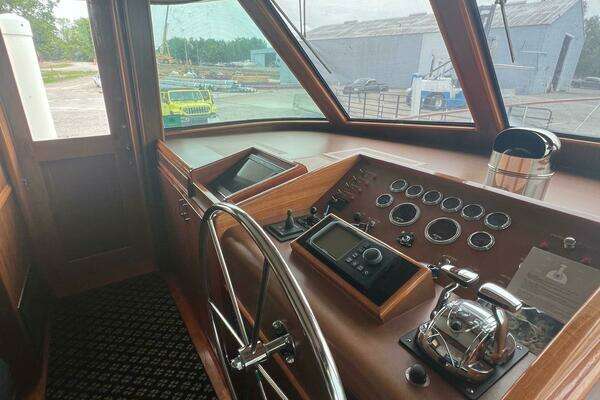 Hatteras 61 CPMY Yacht For Sale