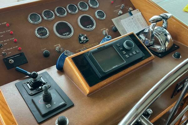 61ft Hatteras Yacht For Sale