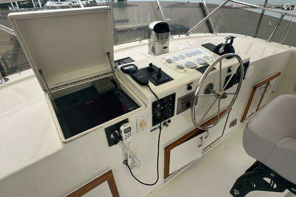 Hatteras 61 CPMY Yacht For Sale