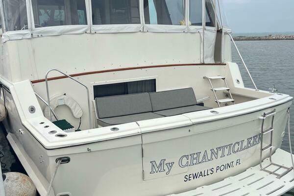 61ft Hatteras Yacht For Sale