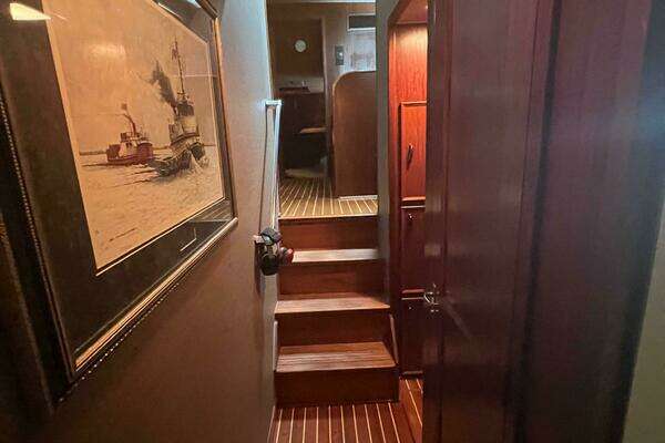 Hatteras 61 CPMY Yacht For Sale