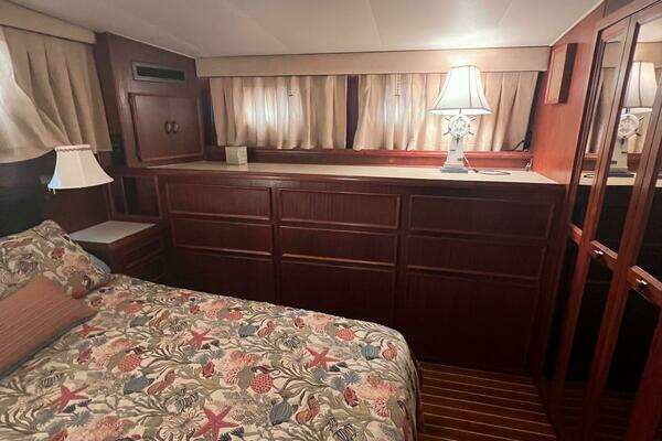 Hatteras 61 CPMY Yacht For Sale