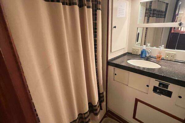 Hatteras 61 CPMY Yacht For Sale