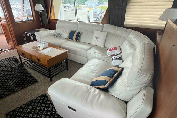 61ft Hatteras Yacht For Sale