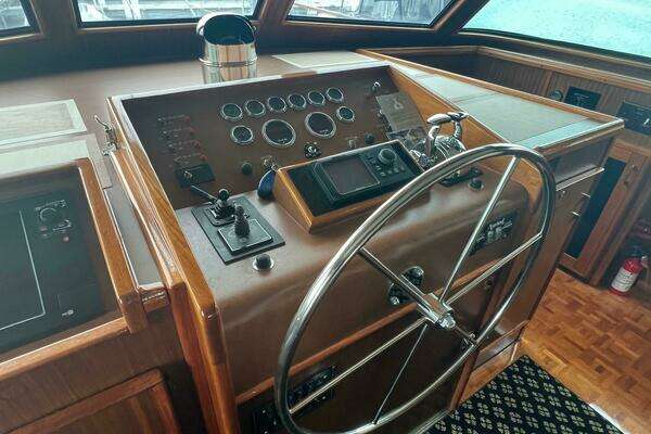 1984 Hatteras 61