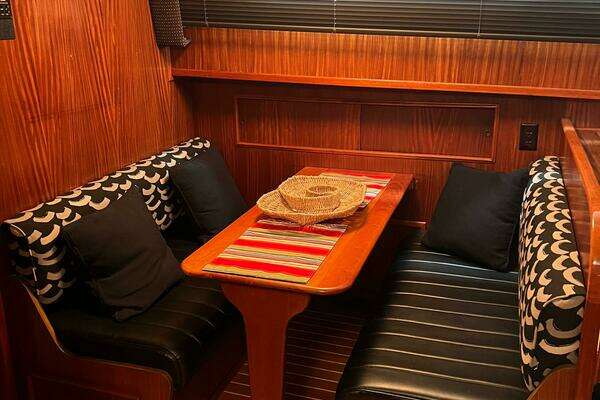 Hatteras 61 CPMY Yacht For Sale