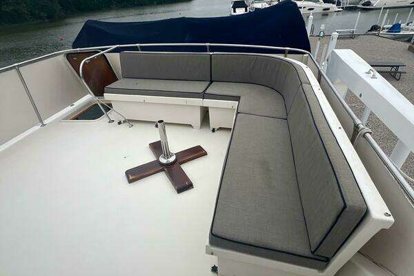Hatteras 61 CPMY Yacht For Sale