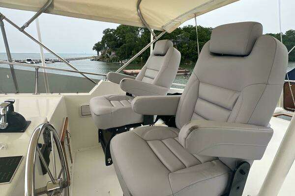 Hatteras 61 CPMY Yacht For Sale