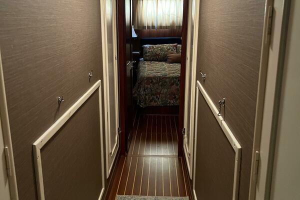 61ft Hatteras Yacht For Sale