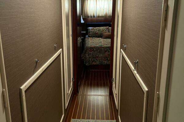 Hatteras 61 CPMY Yacht For Sale