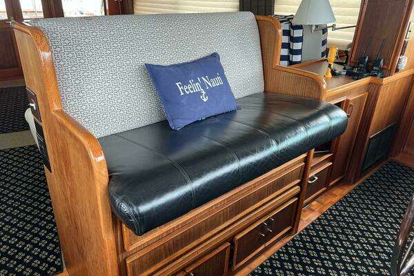 Hatteras 61 CPMY Yacht For Sale