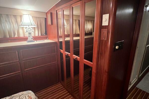 61ft Hatteras Yacht For Sale