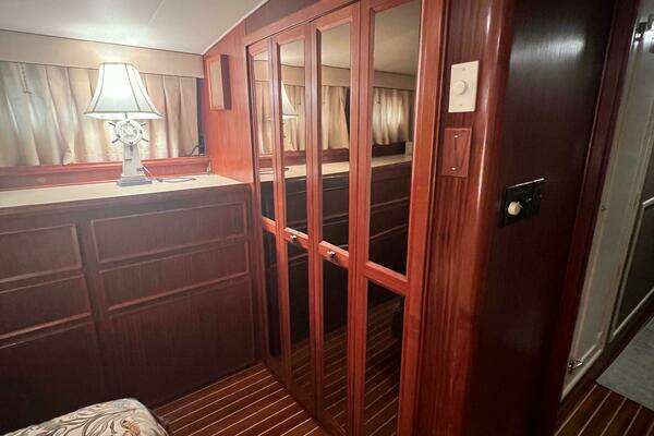 Hatteras 61 CPMY Yacht For Sale