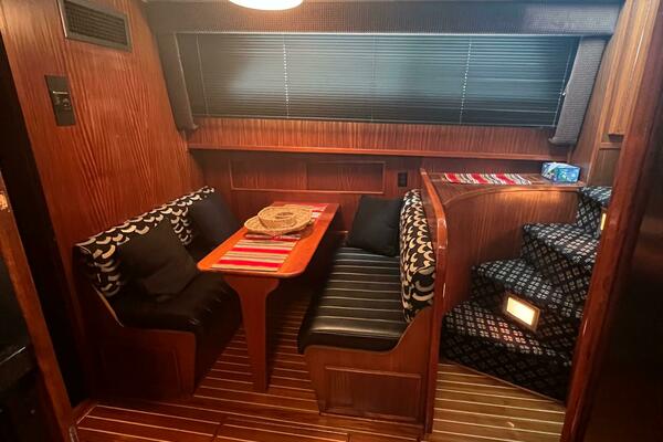 61ft Hatteras Yacht For Sale