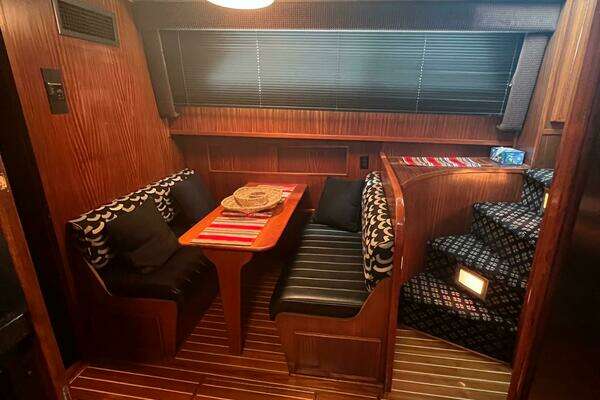 Hatteras 61 CPMY Yacht For Sale