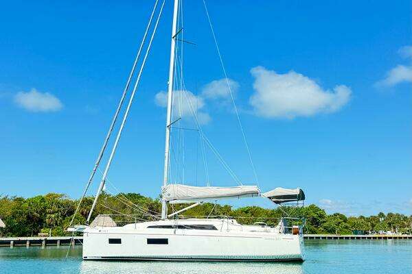 Photo of the 2023 Beneteau Oceanis 34.1