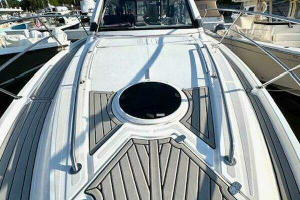 Four Winns Vista 355 Coupe OB Yacht For Sale