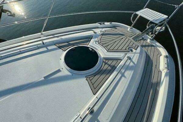 Four Winns Vista 355 Coupe OB Yacht For Sale