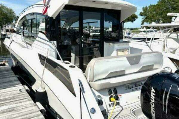 Photo of the 2020 Four Winns Vista 355 Coupe OB "Three Beaches"