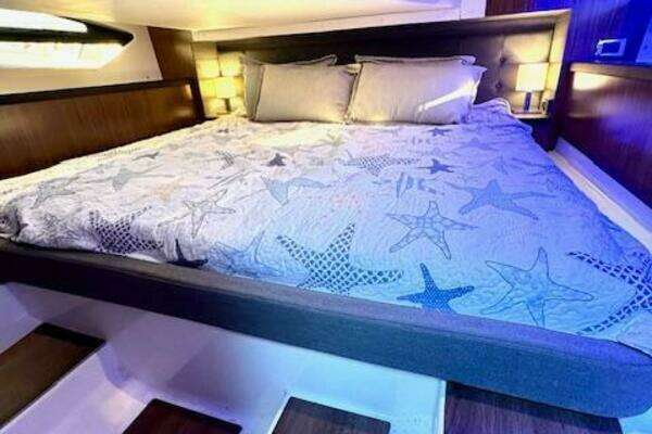 Four Winns Vista 355 Coupe OB Yacht For Sale