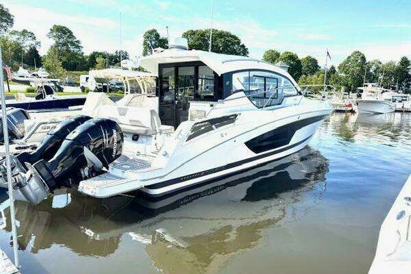 Photo of the 2020 Four Winns Vista 355 Coupe OB "Three Beaches"