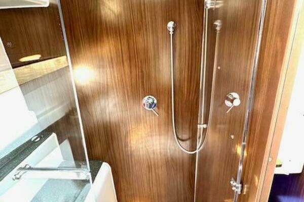 Four Winns Vista 355 Coupe OB Yacht For Sale