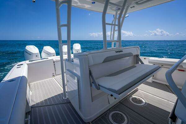 Everglades 435 Center Console Yacht For Sale