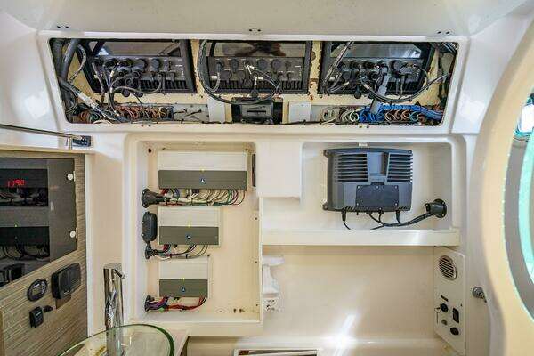 Everglades 435 Center Console Yacht For Sale