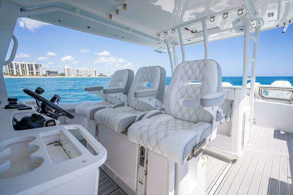 Everglades 435 Center Console Yacht For Sale