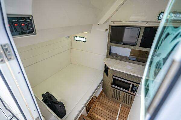 Everglades 435 Center Console Yacht For Sale