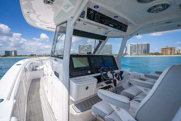 Everglades 435 Center Console Yacht For Sale