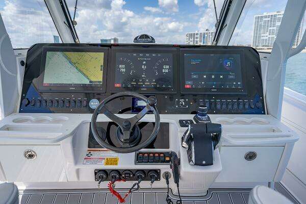 Everglades 435 Center Console Yacht For Sale
