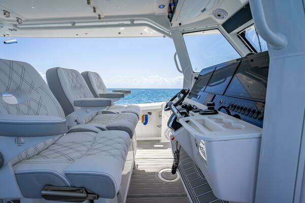 Everglades 435 Center Console Yacht For Sale