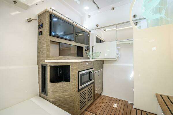 Everglades 435 Center Console Yacht For Sale