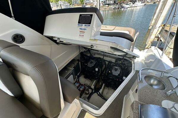33ft Sea Ray Yacht For Sale