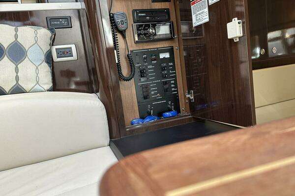 33ft Sea Ray Yacht For Sale