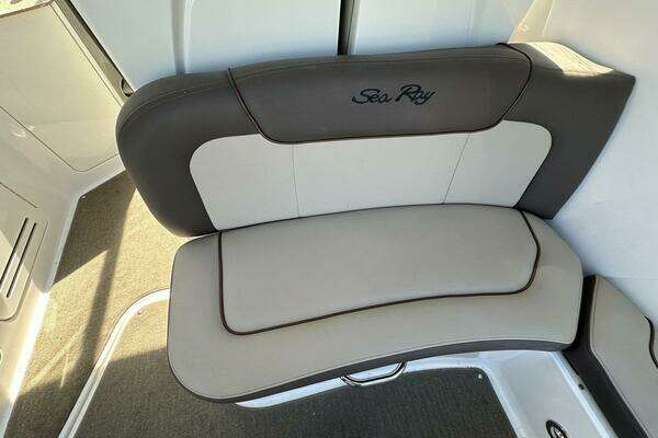 33ft Sea Ray Yacht For Sale