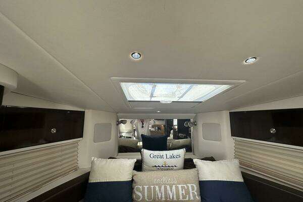 33ft Sea Ray Yacht For Sale