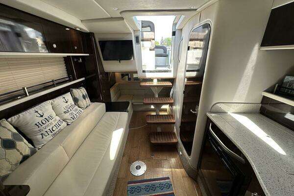 33ft Sea Ray Yacht For Sale