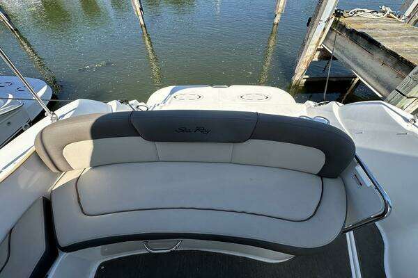 33ft Sea Ray Yacht For Sale